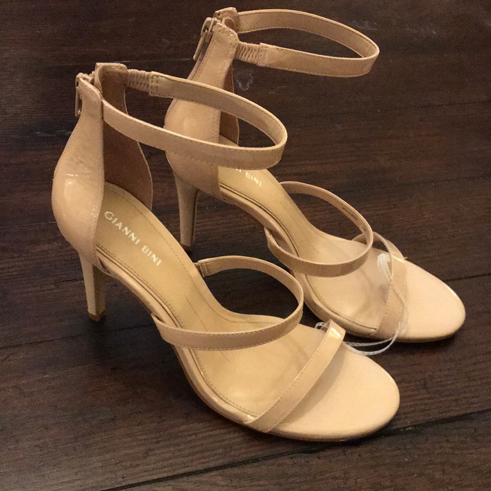 ❌SOLD ❌BNWT GIANNI BINI NUDE HEELS